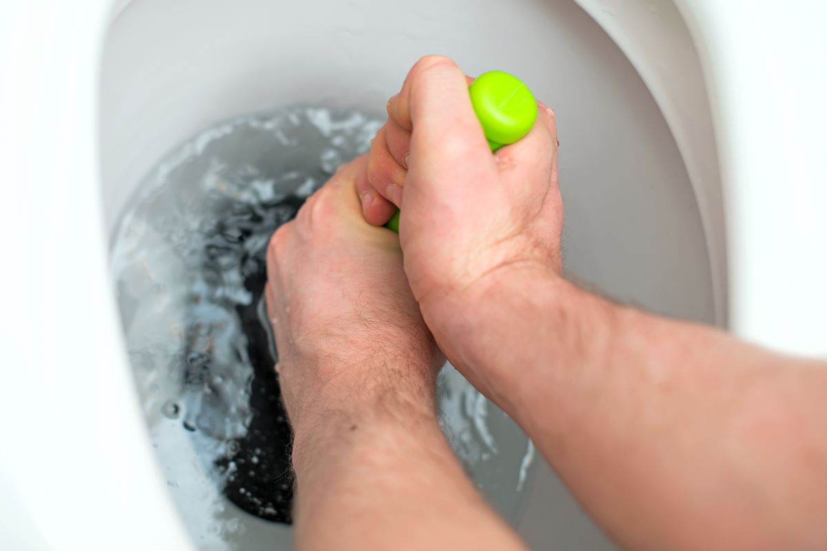 Appleberry Plumbing 3 Tip Sunday Plunging Clothes